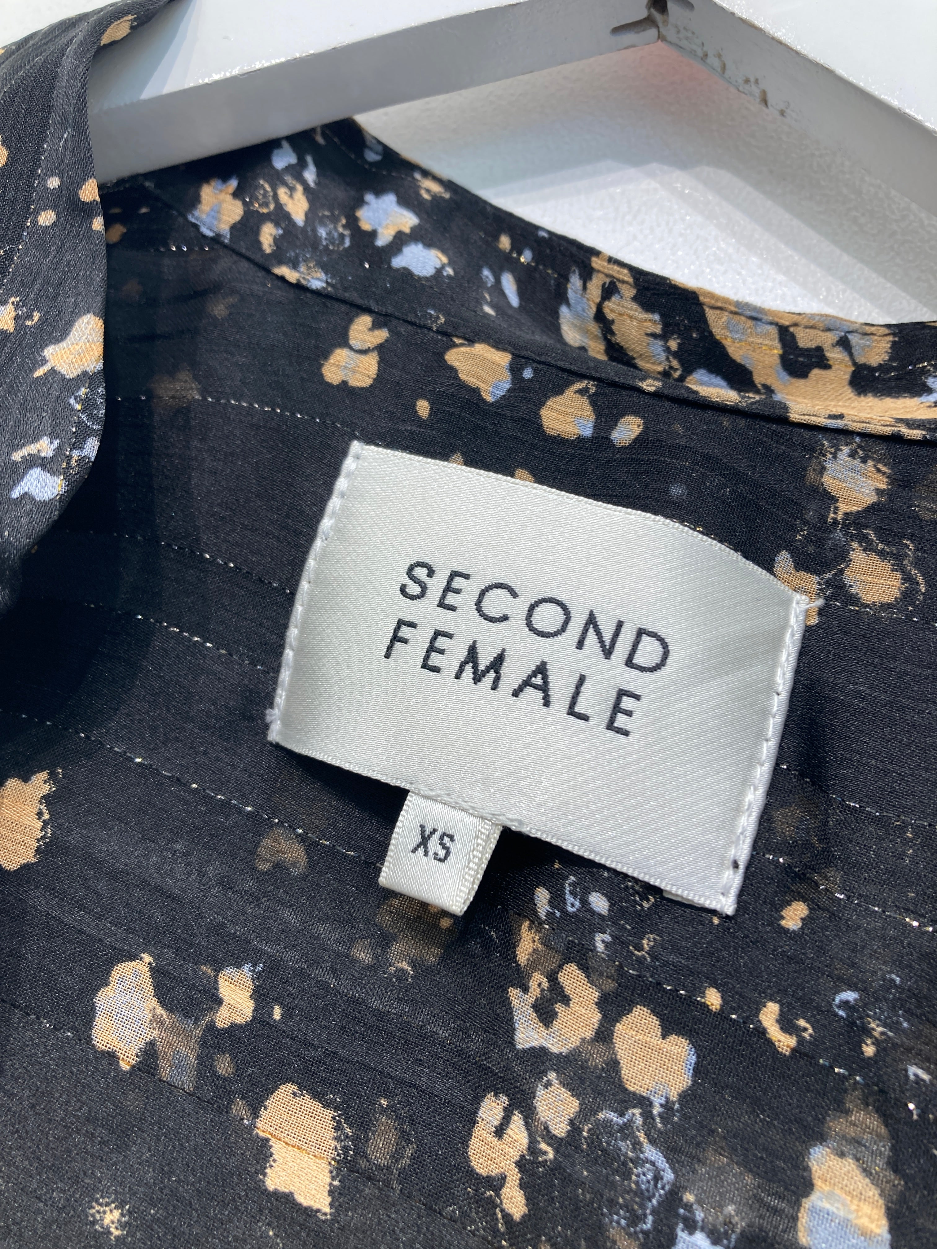 Second female Bluse